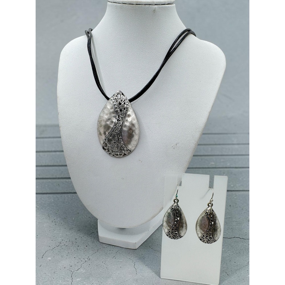 Premier Designs Hidden Treasure Silver Tone Filigree Teardrop Jewelry Set